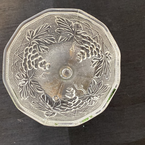 Vintage Jeannette Glass Grapes and Leaves Lidded Dish - Picture 2 of 9